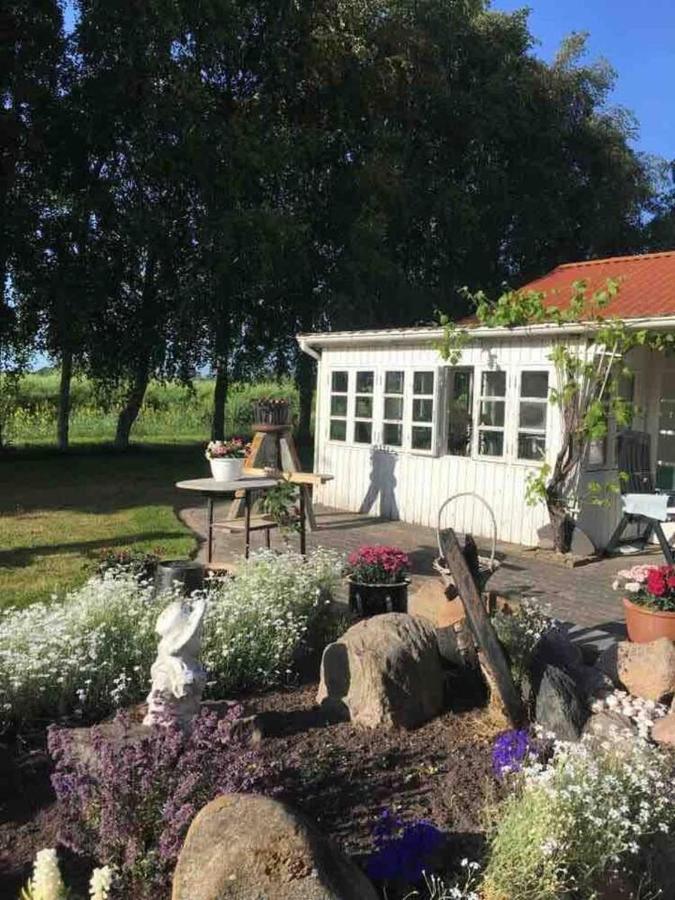 Stunning Romantik Cabin Close To Baltic Sea Villa Idestrup Eksteriør billede