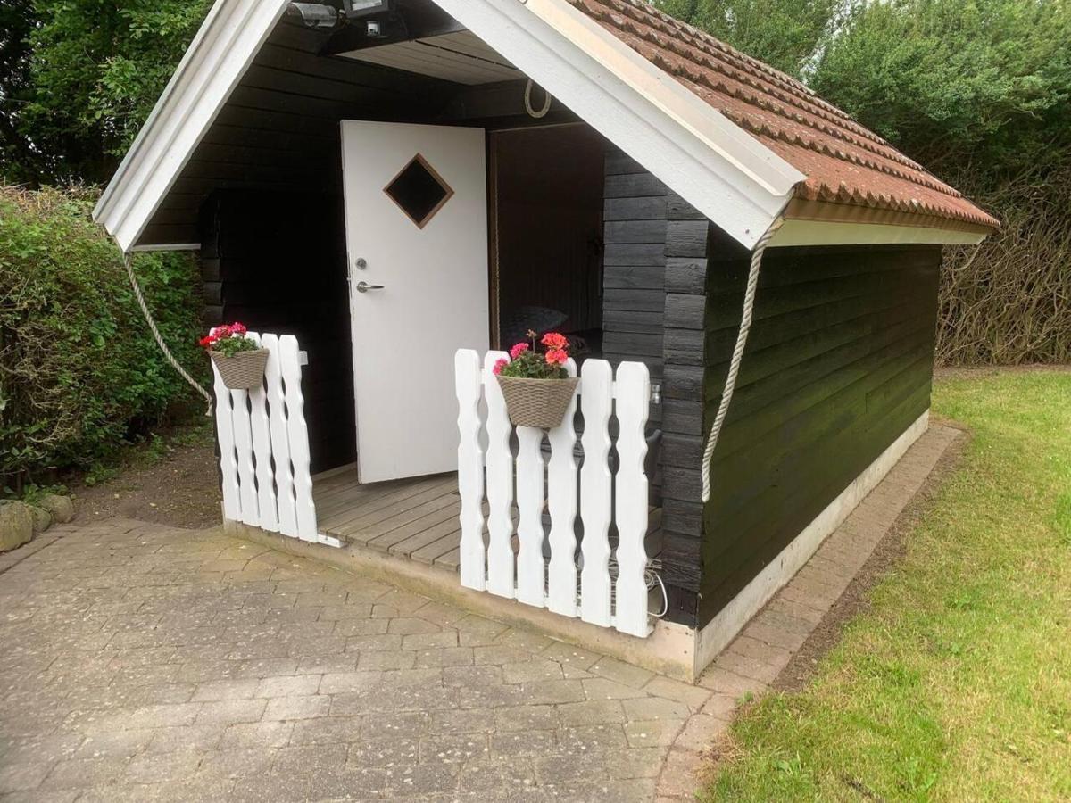 Stunning Romantik Cabin Close To Baltic Sea Villa Idestrup Eksteriør billede
