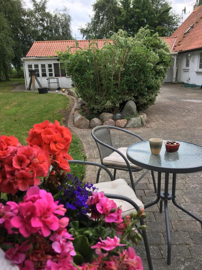 Stunning Romantik Cabin Close To Baltic Sea Villa Idestrup Eksteriør billede